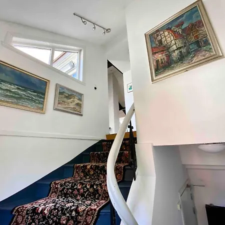 Cozy Loft In Lägenhet